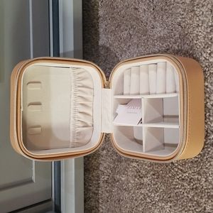 Travel jewelry box